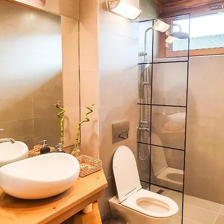 Mountain Hawk Park Villa *