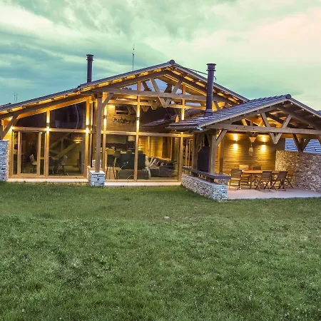 Mountain Hawk Park Villa