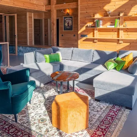 Mountain Hawk Park Villa