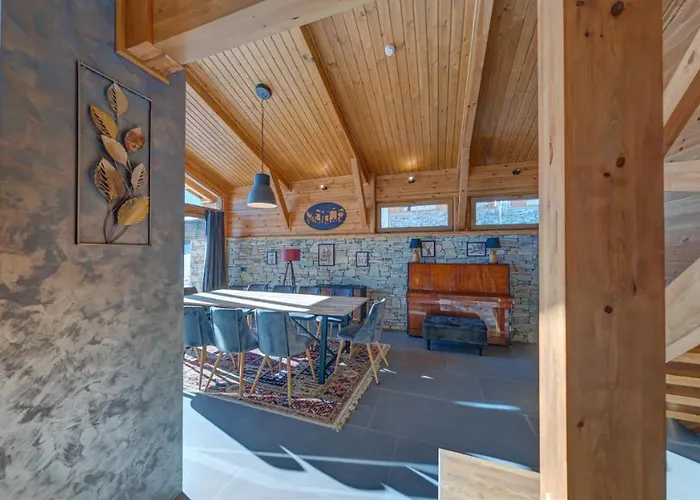 Mountain Hawk Park * Banszko