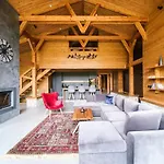 Mountain Hawk Park Villa *