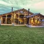 Mountain Hawk Park Villa