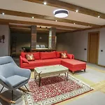 Mountain Hawk Park Villa