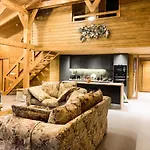 Mountain Hawk Park Вилла