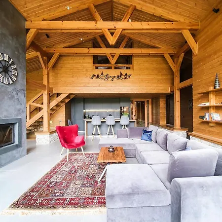 Mountain Hawk Park Луксозна вила *