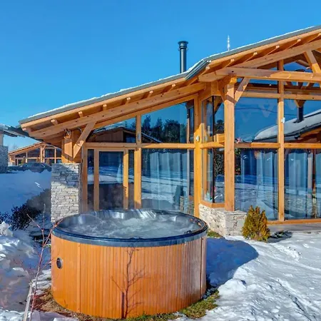 Mountain Hawk Park Луксозна вила *