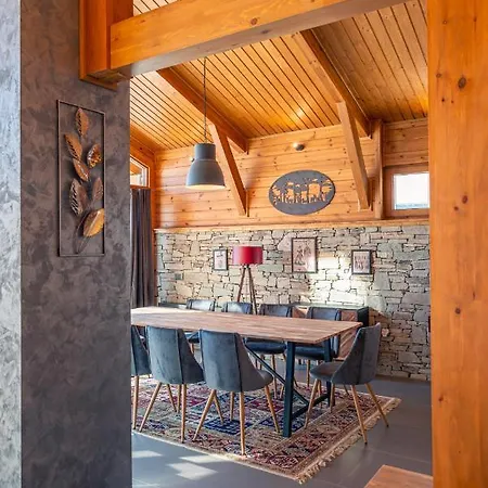 Луксозна вила Mountain Hawk Park *