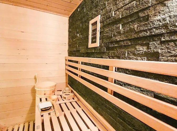 Mountain Hawk Park * 班斯科